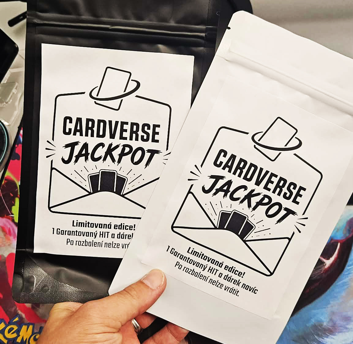 Tajemné balíčky Cardverse Jackpot v černém a bílém provedení